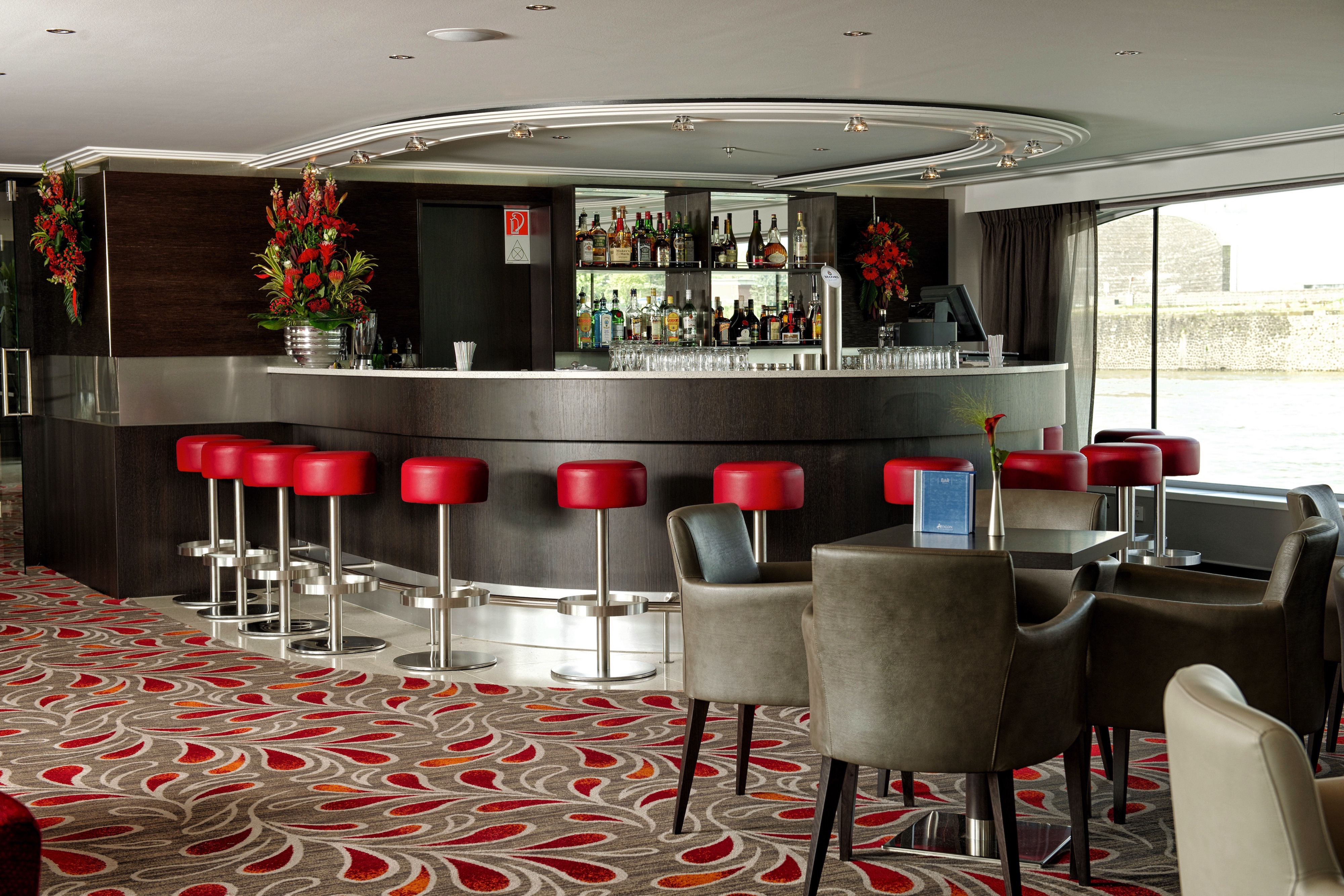 Avalon Expression - Panorama Lounge